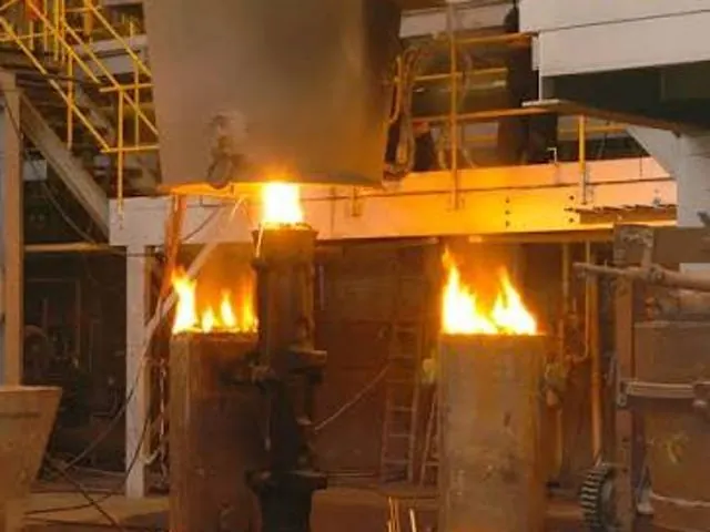 Ladle refining furnace with electrode arcing