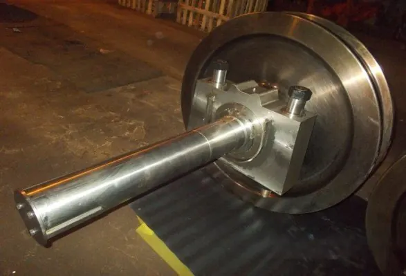 Crane wheel assembly with axle for a steel plant