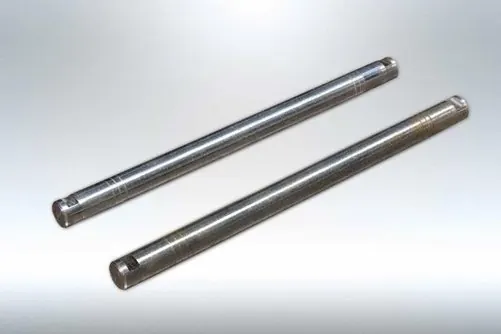 Idler shaft for conveyors