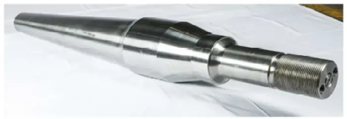 Threaded shaft for a gyratory crusher